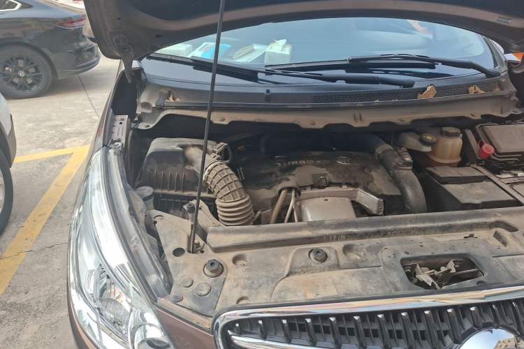 Used Buick GL8 2018 28T Comfort Model China VI Standard Engine Bay Right