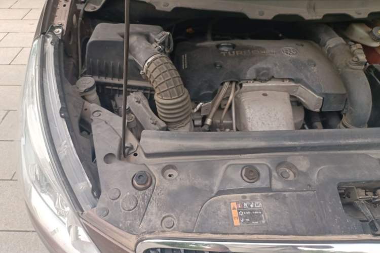 Used Buick GL8 2018 28T Luxury Model China VI Standard Engine Bay Right
