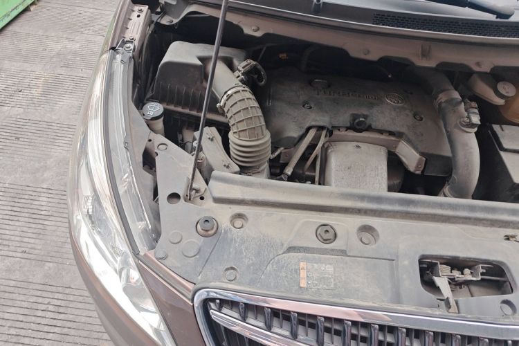 Used Buick GL8 2018 28T Luxury Model China VI Standard Engine Bay Right