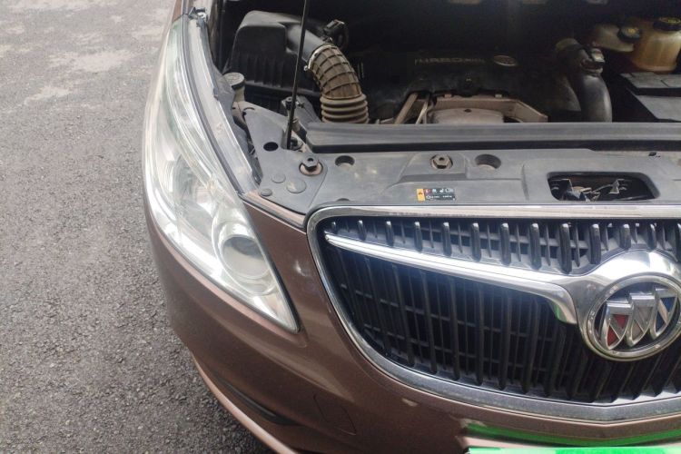 Used Buick GL8 2018 28T Luxury Model China VI Standard Engine Bay Right