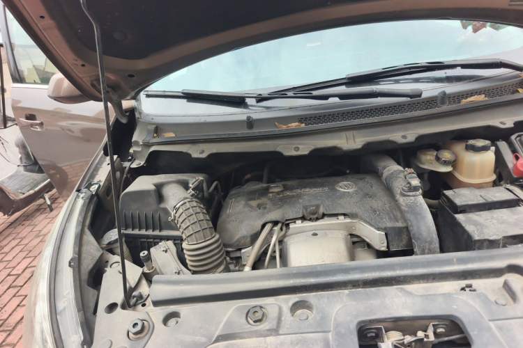 Used Buick GL8 2018 28T Comfort Model China VI Standard Engine Bay Right