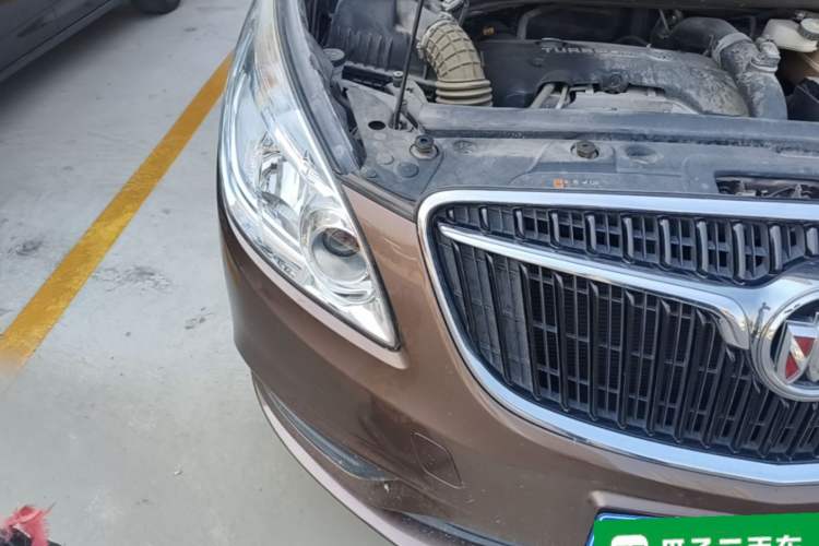 Used Buick GL8 2018 28T Luxury Model China VI Standard Engine Bay Right