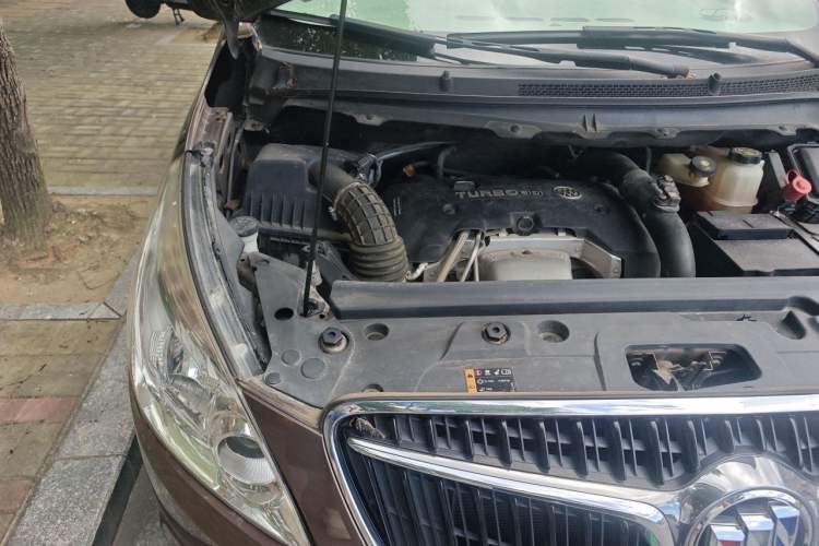 Used Buick GL8 2018 28T Luxury Model China VI Standard Engine Bay Right