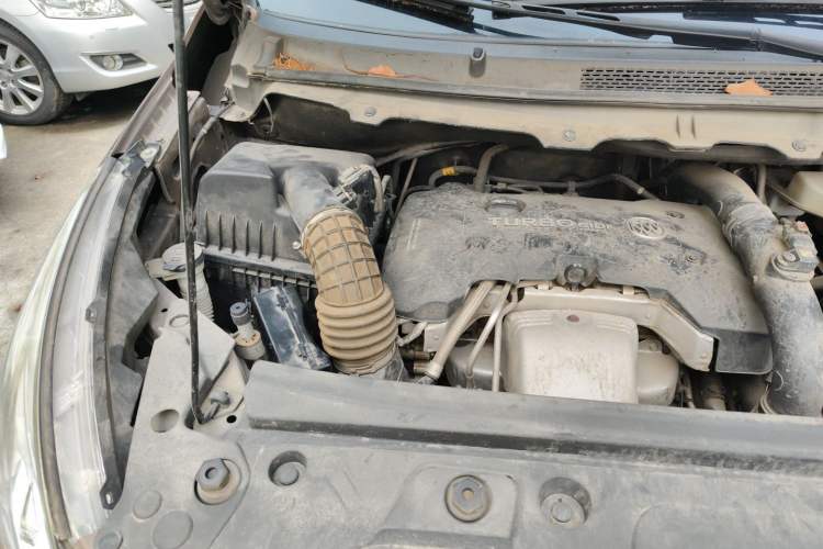 Used Buick GL8 2018 28T Luxury Model China VI Standard Engine Bay Right