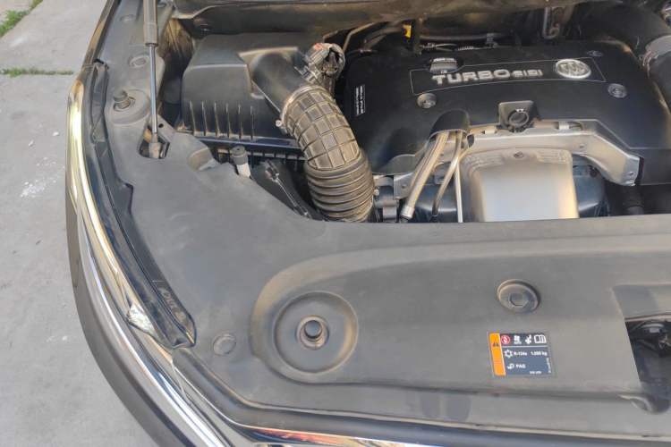 Used Buick GL8 2018 ES 28T Flagship Model China VI Standard Engine Bay Right
