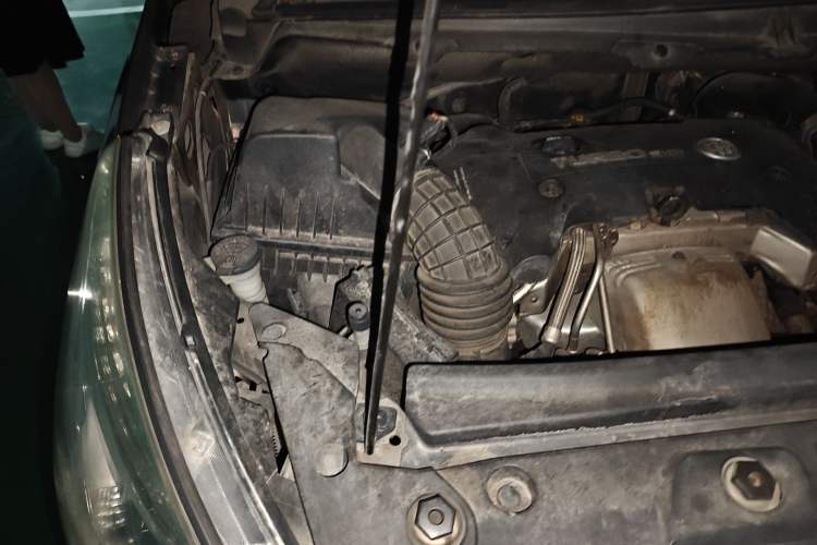 Used Buick GL8 2018 28T Luxury Model China VI Standard Engine Bay Right