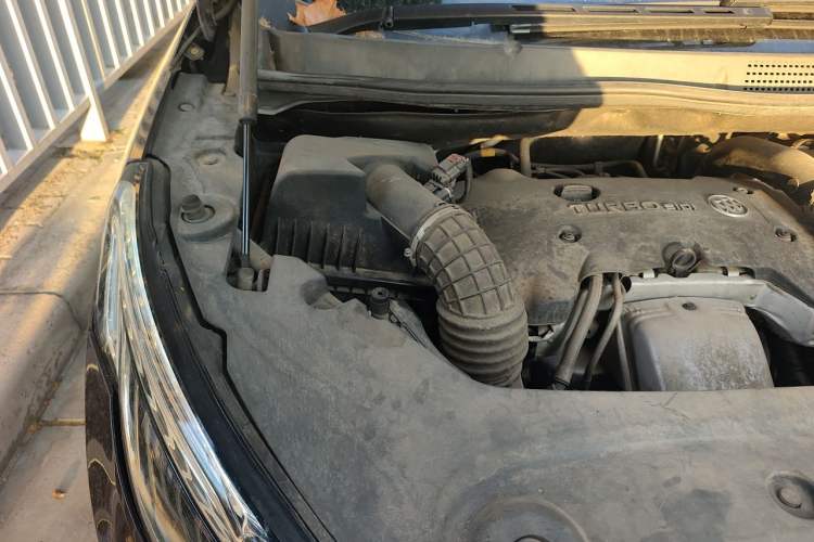 Used Buick GL8 2018 ES 28T Premium Model China VI Standard Engine Bay Right