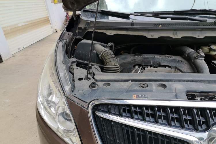 Used Buick GL8 2018 28T Prestige Version China VI Standard Engine Bay Right