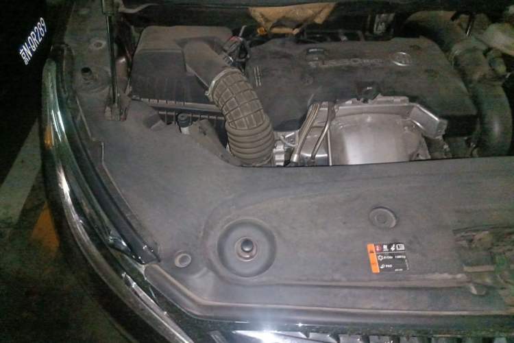 Used Buick GL8 2018 ES 28T Flagship Model China VI Standard Engine Bay Right