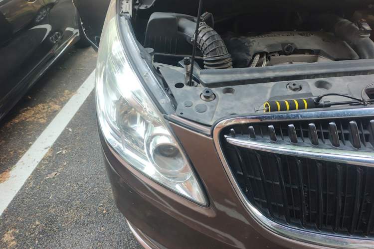 Used Buick GL8 2018 28T Luxury Model China VI Standard Engine Bay Right