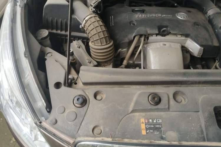 Used Buick GL8 2018 28T Luxury Model China VI Standard Engine Bay Right