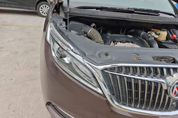 Used Buick GL8 2018 ES 28T Comfort Model China VI Standard Engine Bay Right