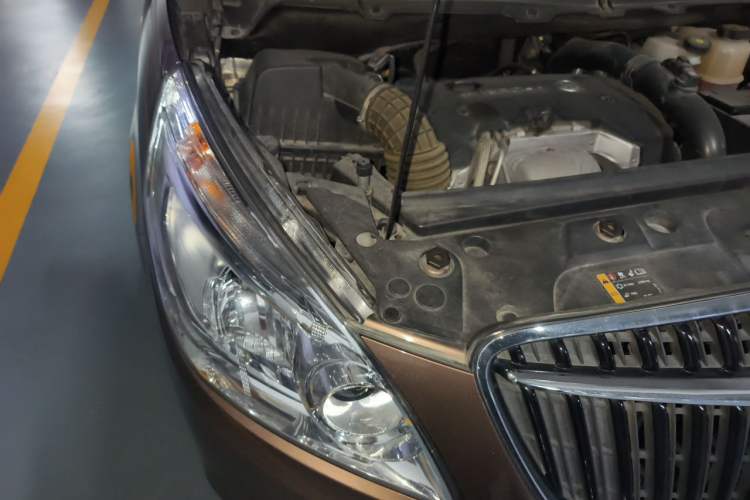 Used Buick GL8 2018 28T Luxury Model China VI Standard Engine Bay Right