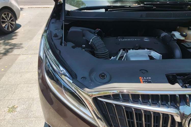 Used Buick GL8 2018 ES 28T Premium Model China VI Standard Engine Bay Right