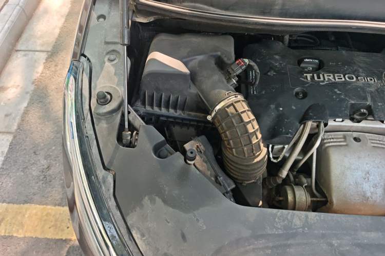 Used Buick GL8 2018 ES 28T Luxury Model China VI Standard Engine Bay Right