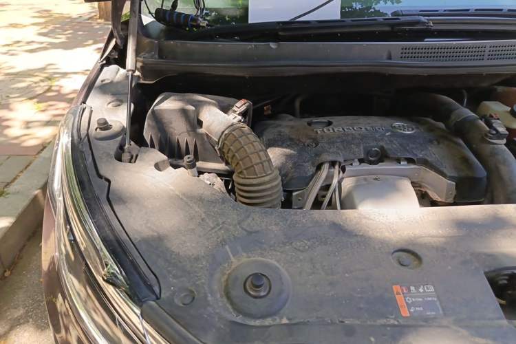 Used Buick GL8 2018 ES 28T Flagship Model China VI Standard Engine Bay Right