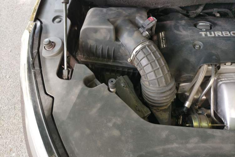 Used Buick GL8 2018 ES 28T Comfort Model China VI Standard Engine Bay Right