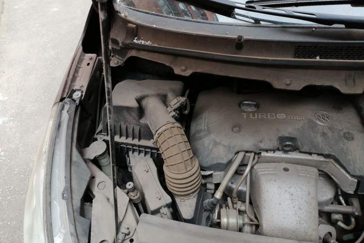 Used Buick GL8 2018 28T Comfort Model China VI Standard Engine Bay Right