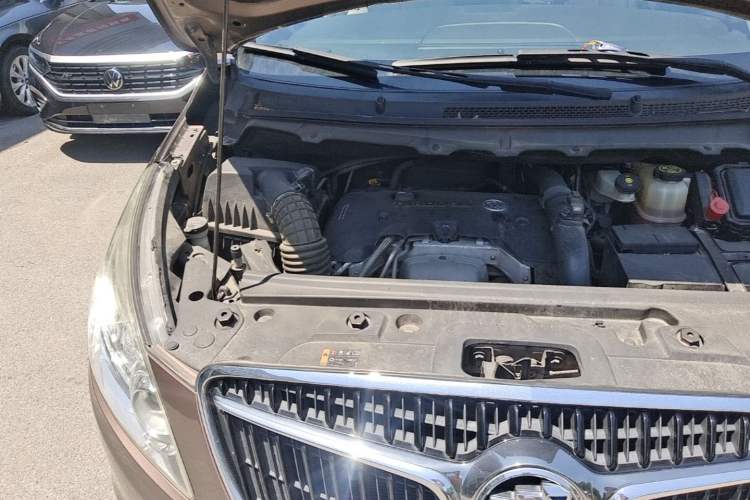 Used Buick GL8 2018 28T Luxury Model China VI Standard Engine Bay Right