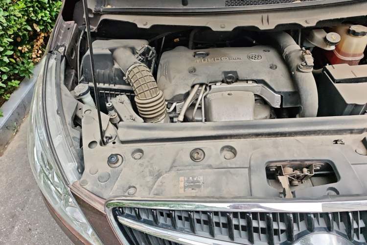 Used Buick GL8 2018 28T Luxury Model China VI Standard Engine Bay Right