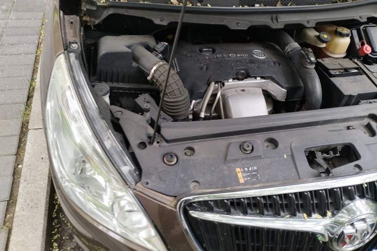 Used Buick GL8 2018 28T Luxury Model China VI Standard Engine Bay Right