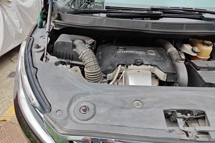 Used Buick GL8 2018 ES 28T Comfort Model China VI Standard Engine Bay Right