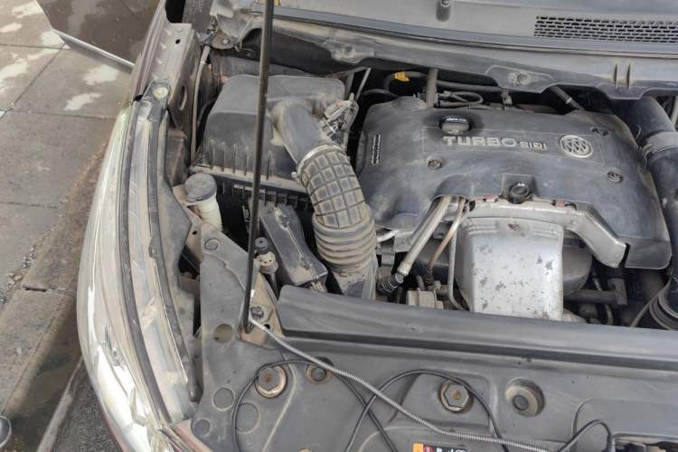 Used Buick GL8 2018 28T Luxury Model China VI Standard Engine Bay Right