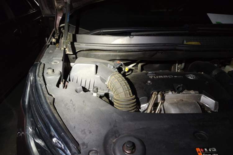 Used Buick GL8 2018 ES 28T Comfort Model China VI Standard Engine Bay Right