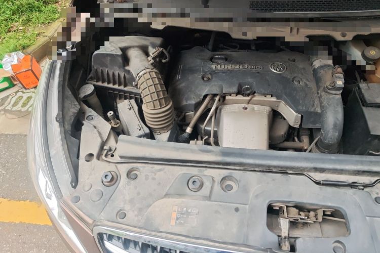 Used Buick GL8 2018 28T Luxury Model China VI Standard Engine Bay Right