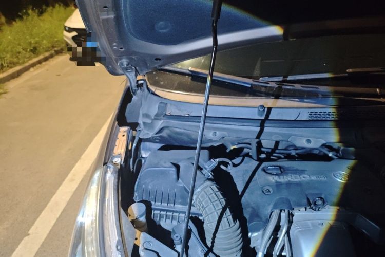 Used Buick GL8 2018 28T Luxury Model China VI Standard Engine Bay Right