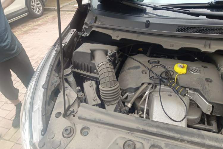 Used Buick GL8 2018 28T Luxury Model China VI Standard Engine Bay Right