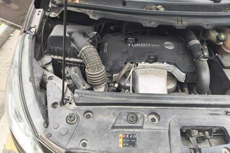 Used Buick GL8 2018 28T Prestige Version China VI Standard Engine Bay Right