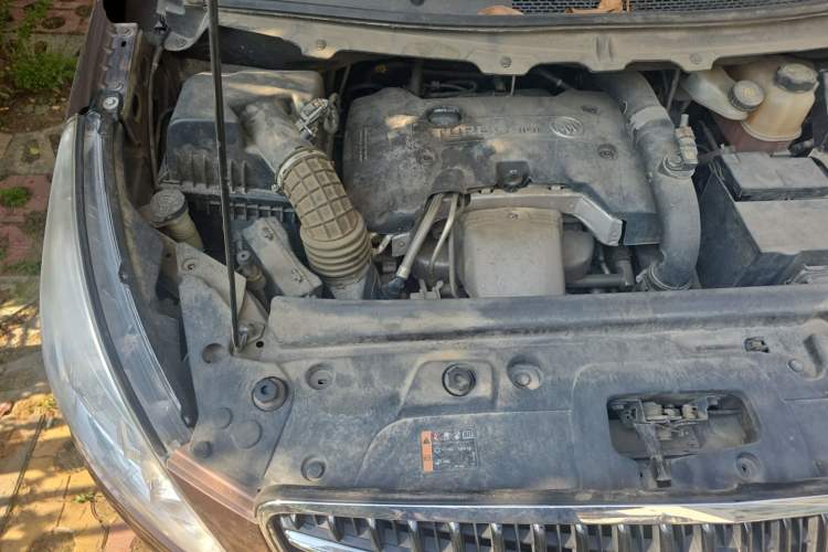 Used Buick GL8 2018 28T Luxury Model China VI Standard Engine Bay Right