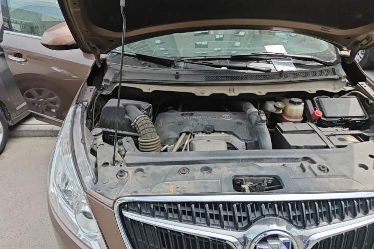 Used Buick GL8 2018 28T Luxury Model China VI Standard Engine Bay Right