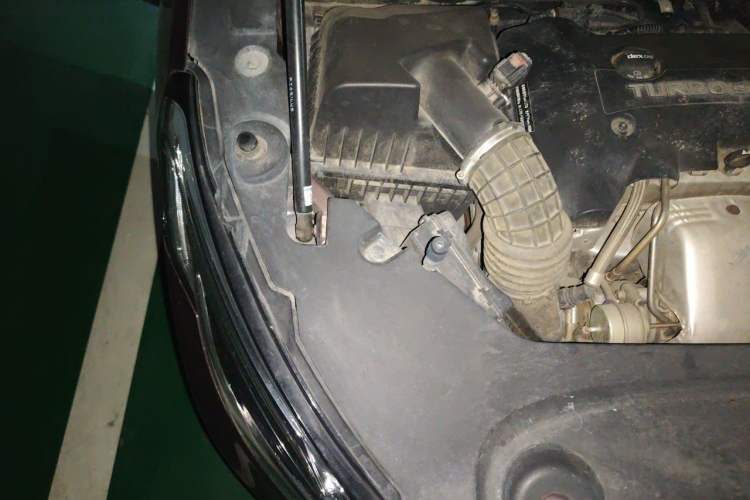 Used Buick GL8 2018 ES 28T Flagship Model China VI Standard Engine Bay Right