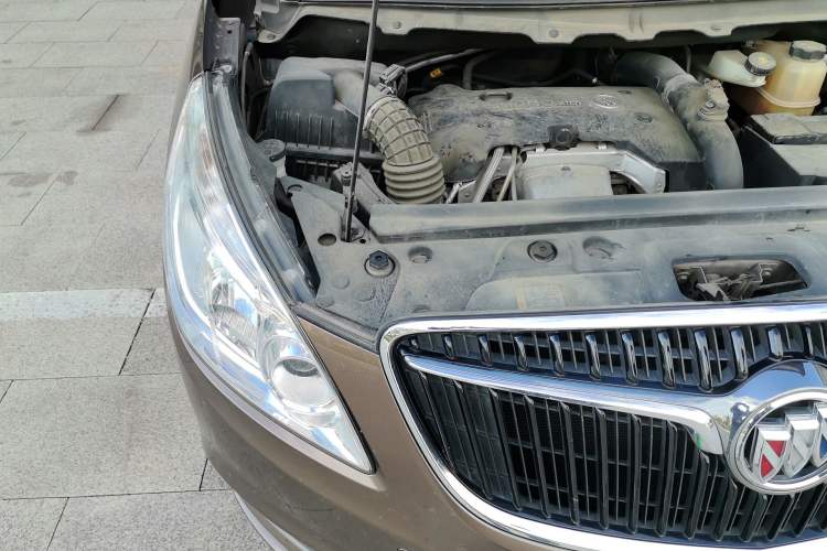 Used Buick GL8 2018 28T Comfort Model China VI Standard Engine Bay Right