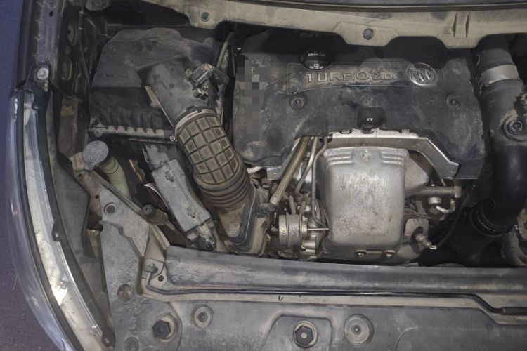 Used Buick GL8 2018 28T Luxury Model China VI Standard Engine Bay Right
