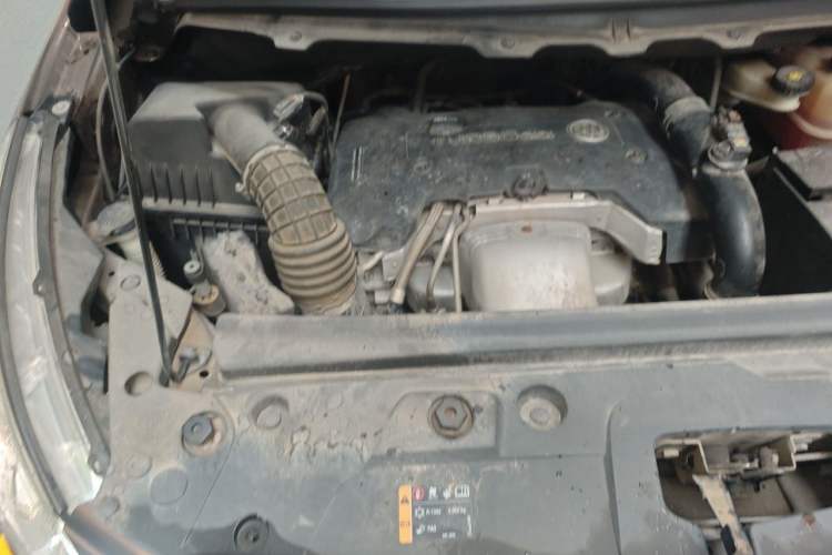 Used Buick GL8 2018 28T Luxury Model China VI Standard Engine Bay Right