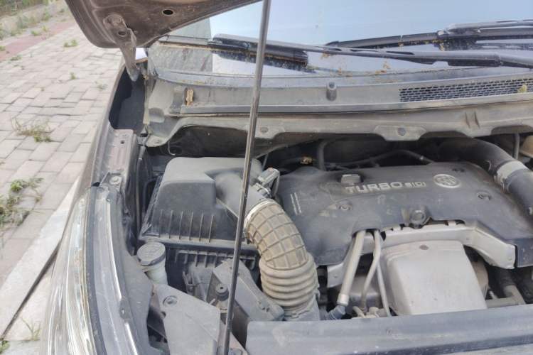 Used Buick GL8 2018 28T Luxury Model China VI Standard Engine Bay Right