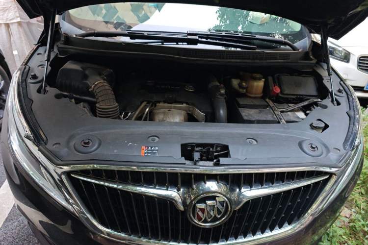 Used Buick GL8 2018 ES 28T Comfort Model China VI Standard Engine Bay