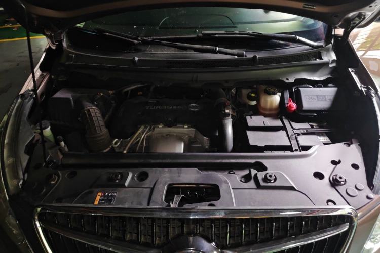 Used Buick GL8 2018 28T Prestige Version China VI Standard Engine Bay