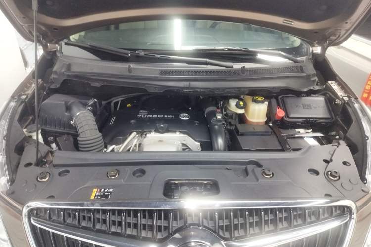 Used Buick GL8 2018 28T Prestige Version China VI Standard Engine Bay