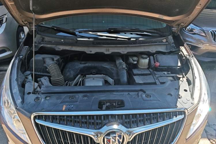 Used Buick GL8 2018 28T Luxury Model China VI Standard Engine Bay