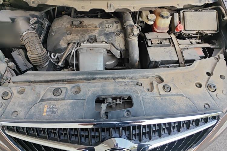 Used Buick GL8 2018 28T Luxury Model China VI Standard Engine Bay