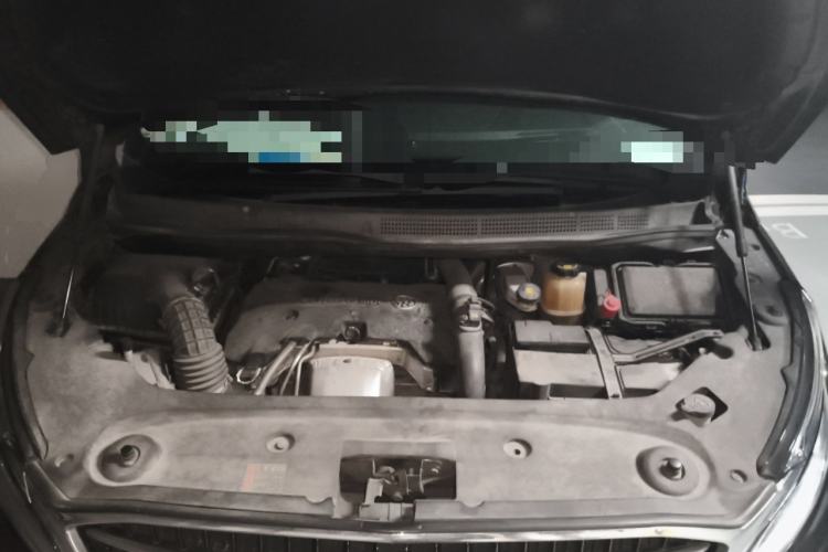Used Buick GL8 2018 ES 28T Comfort Model China VI Standard Engine Bay