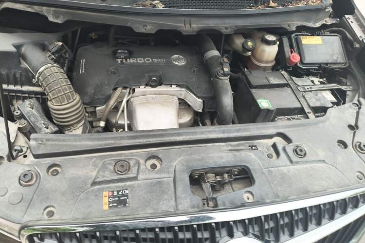 Used Buick GL8 2018 28T Prestige Version China VI Standard Engine Bay