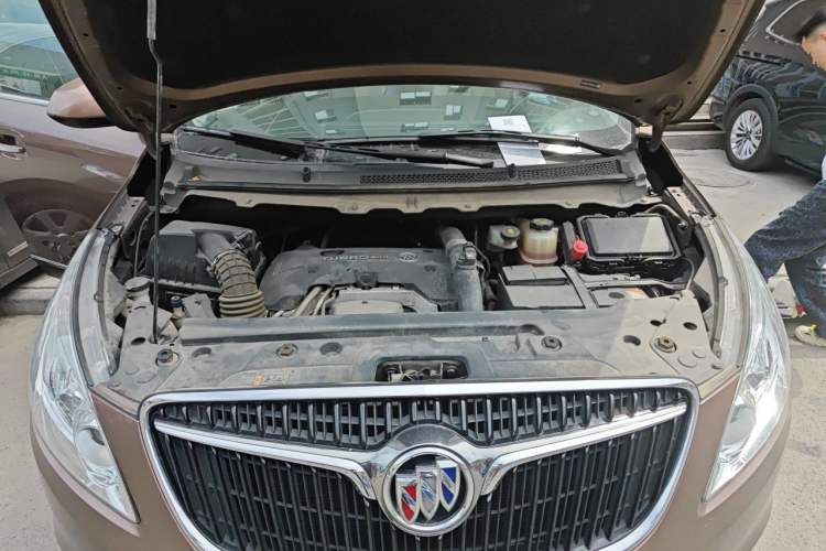 Used Buick GL8 2018 28T Luxury Model China VI Standard Engine Bay