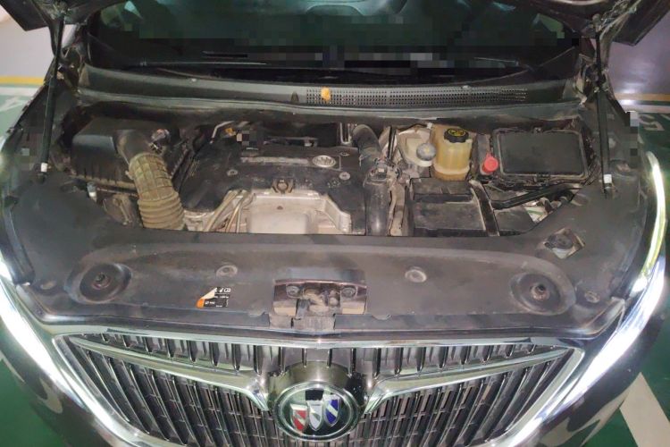 Used Buick GL8 2018 ES 28T Flagship Model China VI Standard Engine Bay