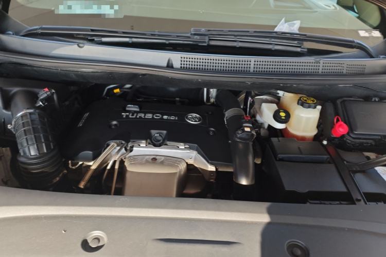 Used Buick GL8 2018 ES 28T Flagship Model China VI Standard Engine Bay