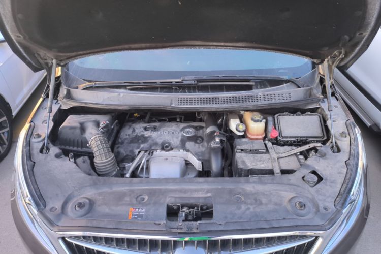 Used Buick GL8 2018 ES 28T Flagship Model China VI Standard Engine Bay